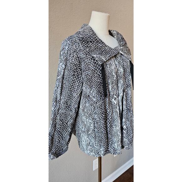 Chico's Sz 3 Gray Snake Metallic Lightweight Sailor Collar Windbreaker Jacket XL - Picture 2 of 5